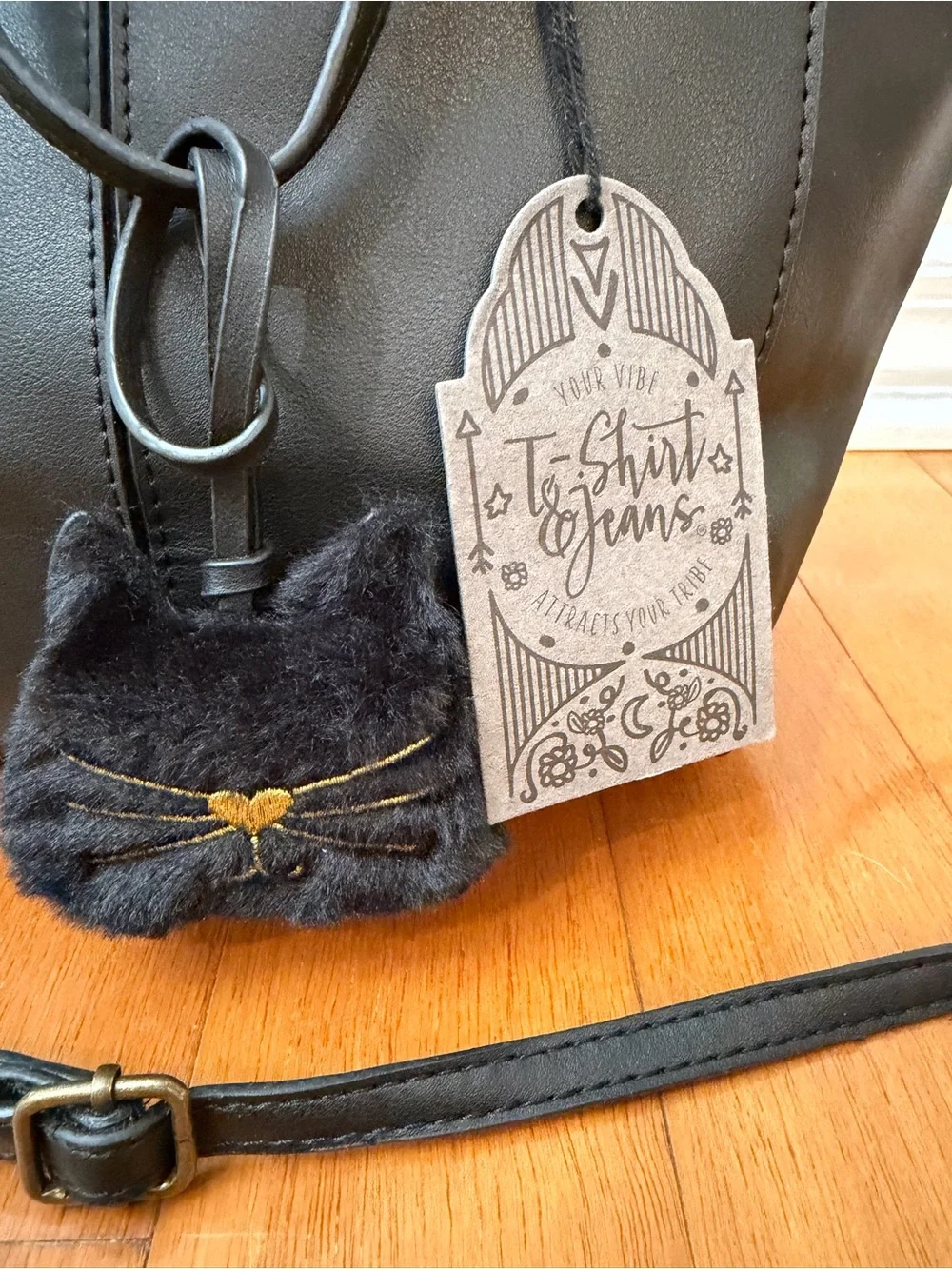 T-Shirt & Jeans Classic Black Women’s Tote Bag with Black Cat Charm